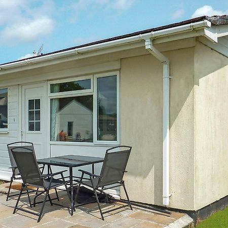 Meadow Lakes Holiday Park Сейнт Остел Екстериор снимка