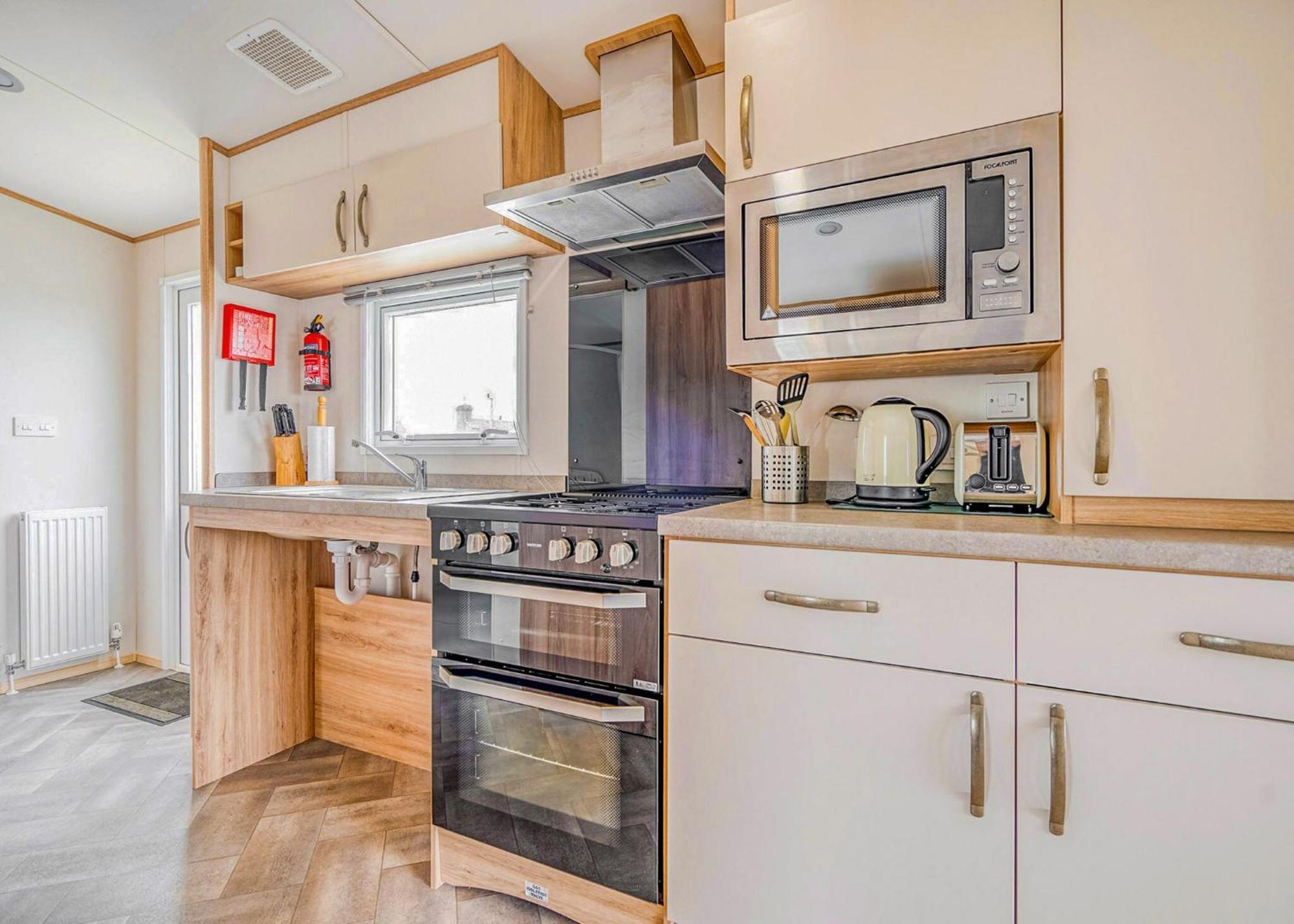 Meadow Lakes Holiday Park Сейнт Остел Екстериор снимка