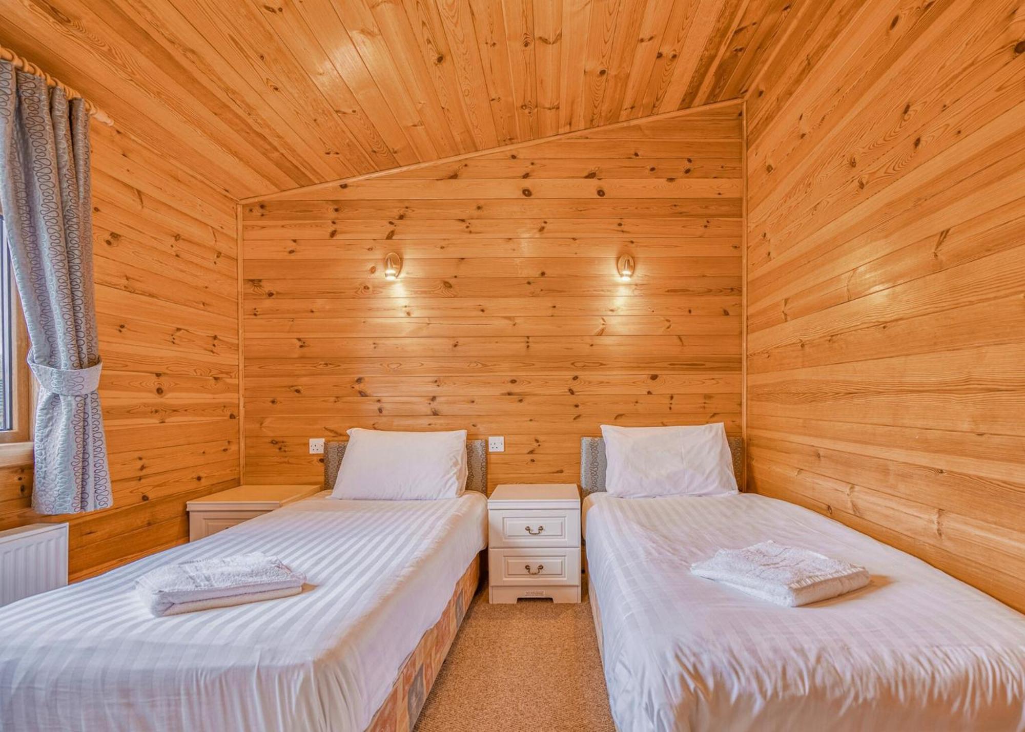 Meadow Lakes Holiday Park Сейнт Остел Екстериор снимка