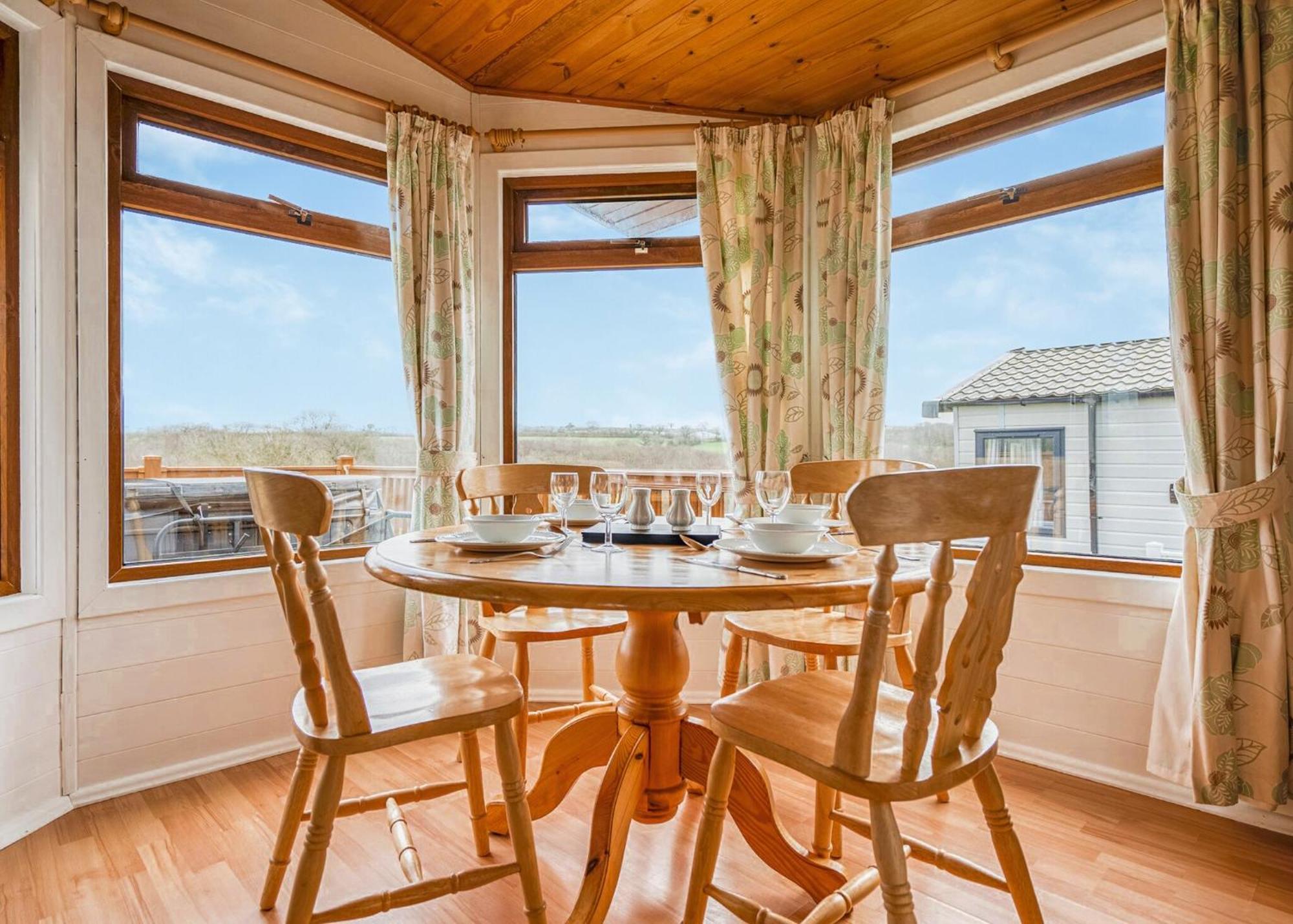 Meadow Lakes Holiday Park Сейнт Остел Екстериор снимка
