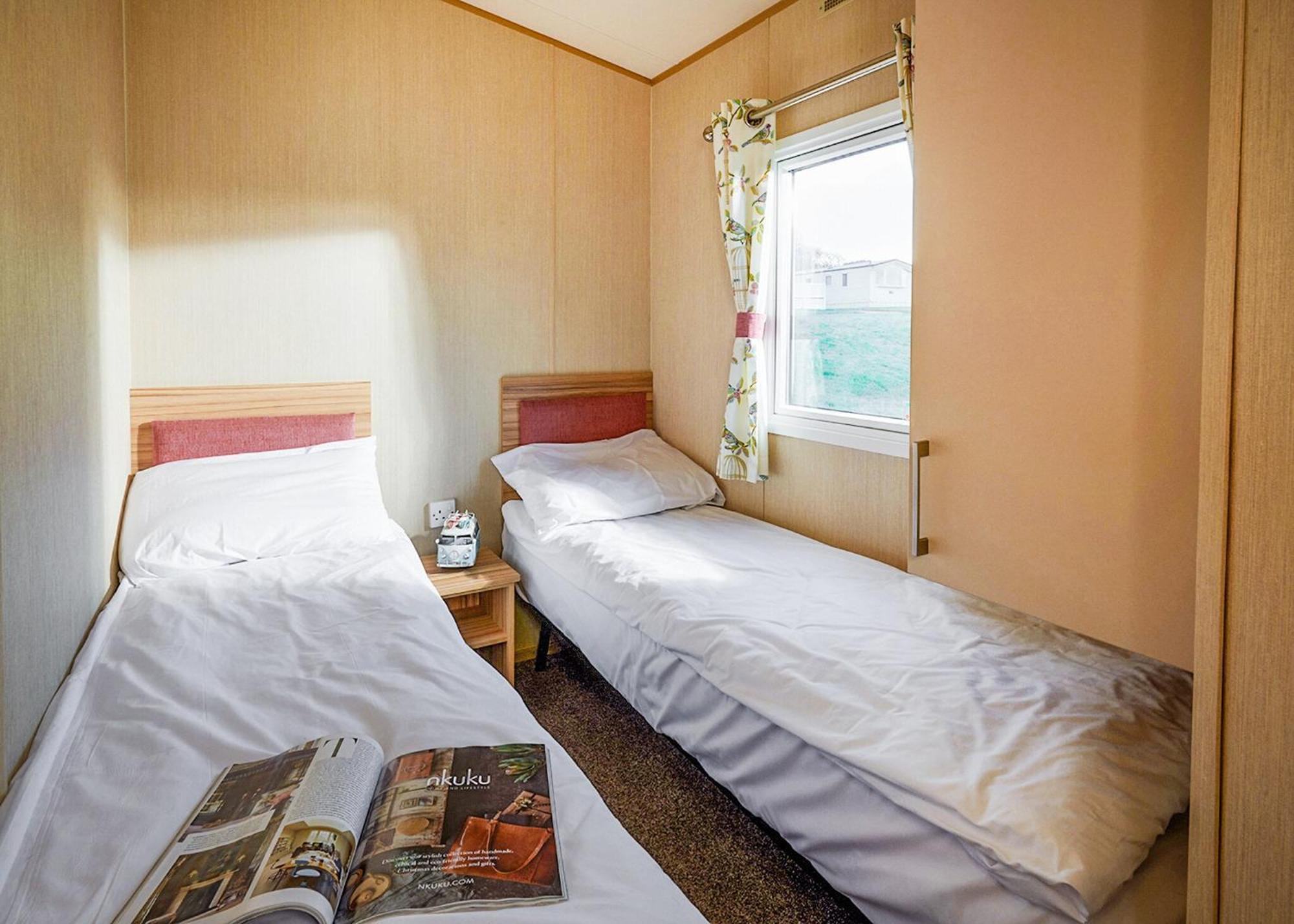 Meadow Lakes Holiday Park Сейнт Остел Стая снимка