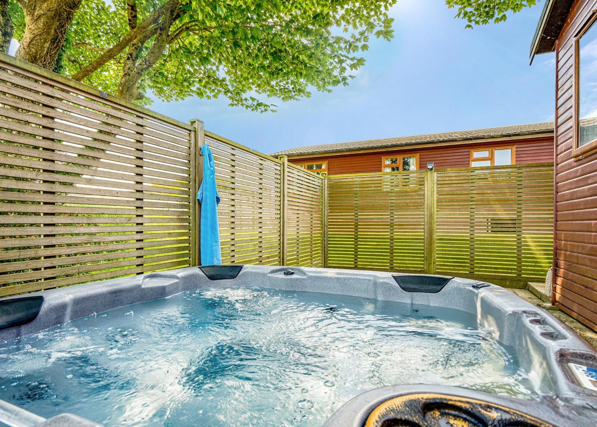 Meadow Lakes Holiday Park Сейнт Остел Екстериор снимка
