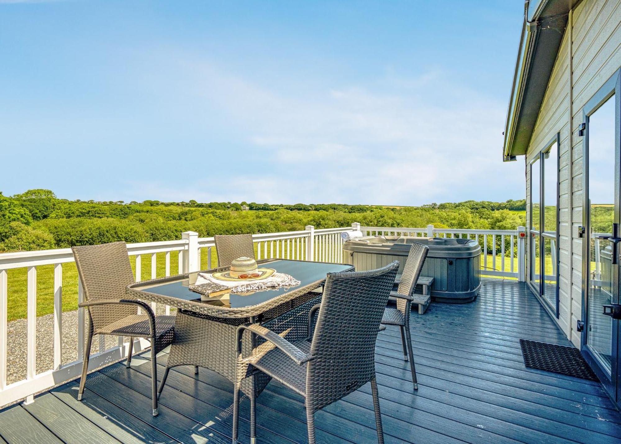 Meadow Lakes Holiday Park Сейнт Остел Екстериор снимка